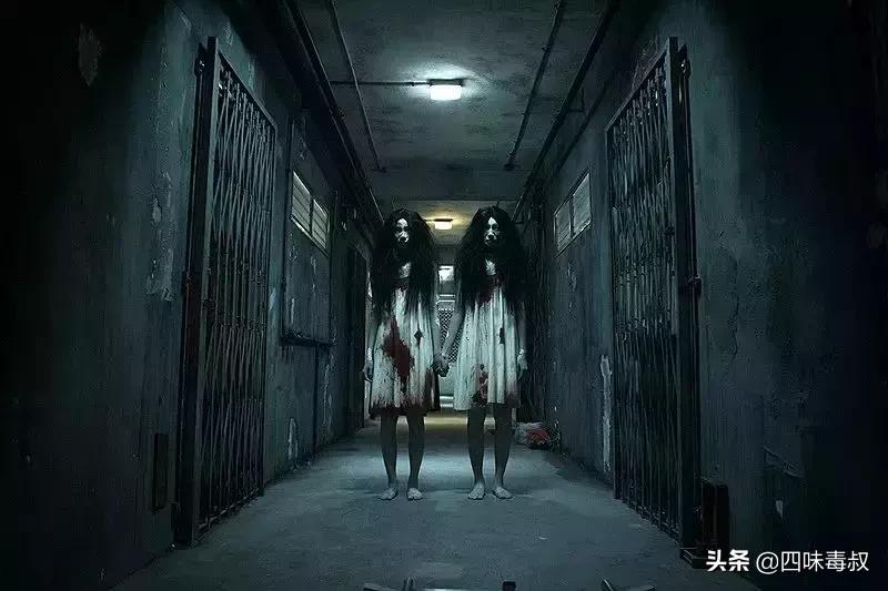 当你在凝视深渊时它也在凝视你,当你凝视深渊时它也在凝视你