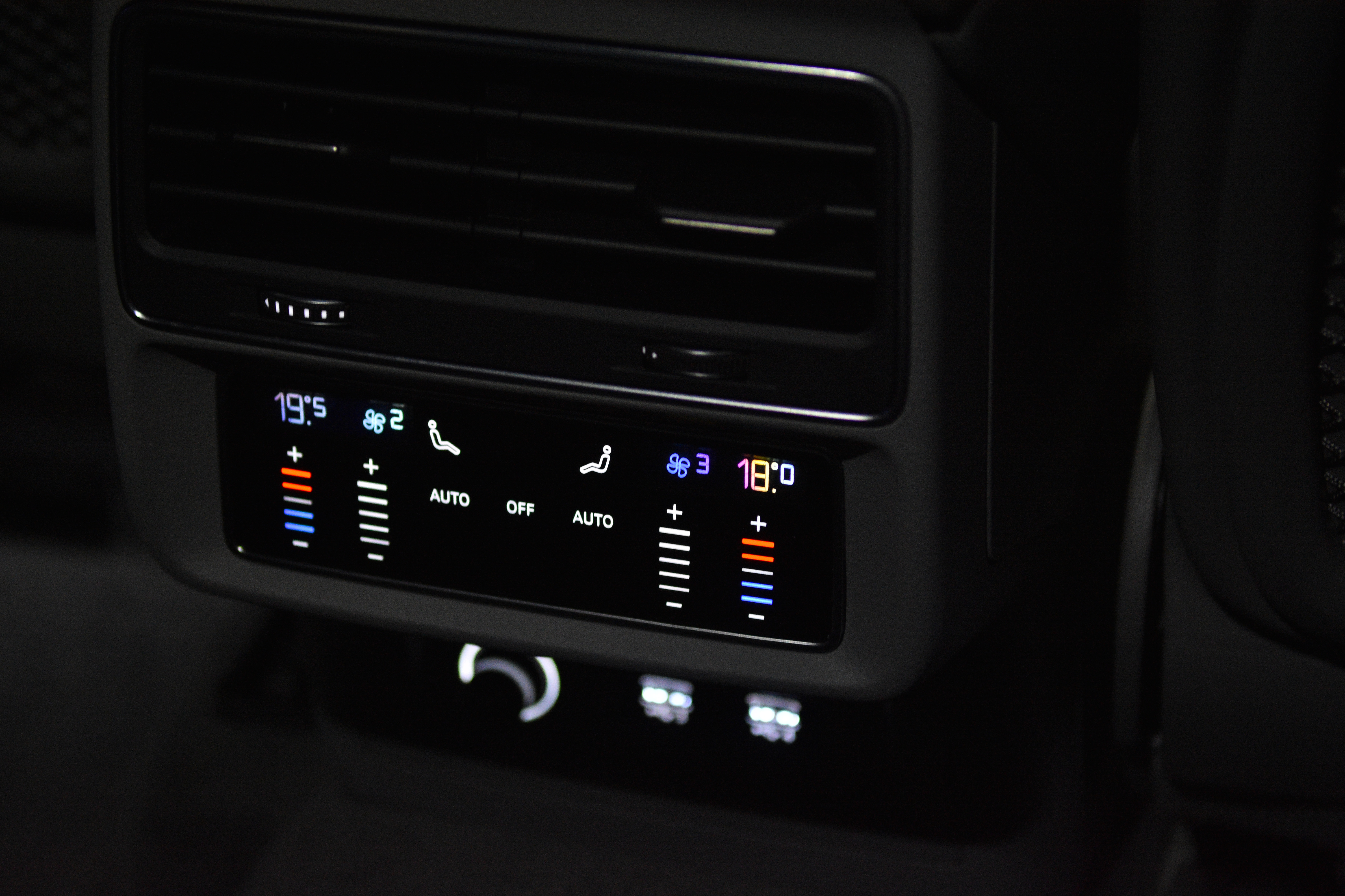 奥迪q8名场面,奥迪q855tfsi价格多少钱