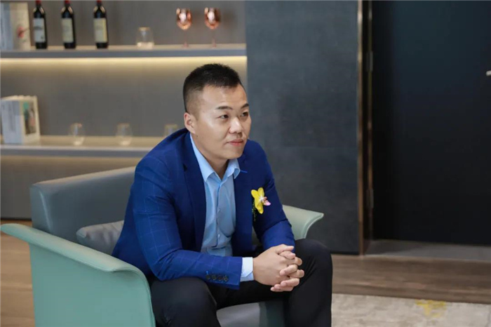 最具建筑感总部展厅亮相！华岩品致打造“百店百面”赋能“牛商”