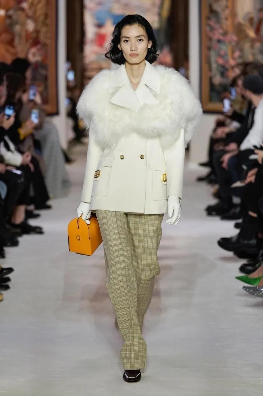 2022巴黎时装周秋冬大衣,2020秋冬巴黎时装周