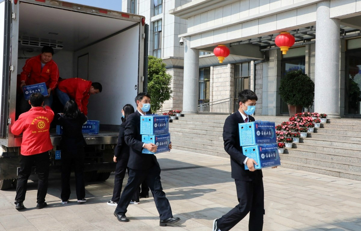 县长帮卖农副产品,县委书记县长带头消费