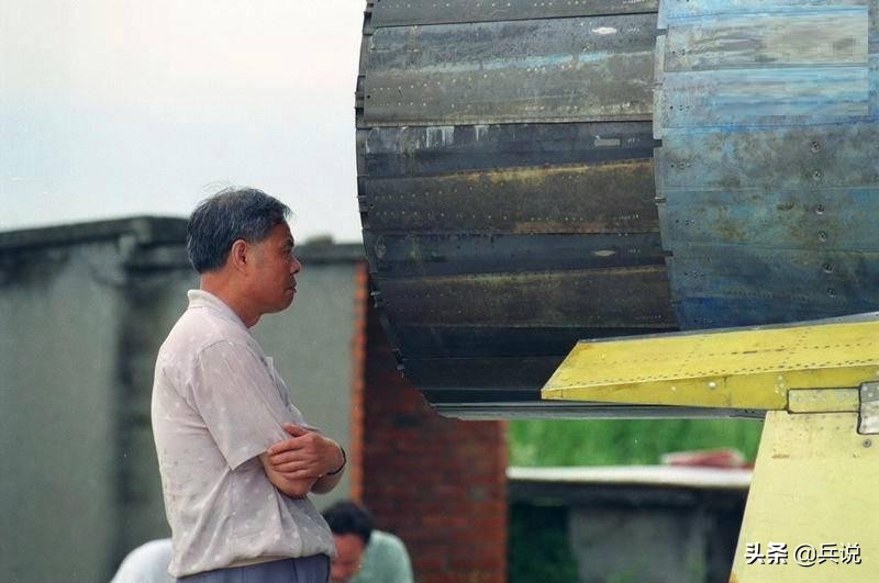 回顾歼10首飞：3秒钟，漏3滴油，总师宋文骢彻夜不眠