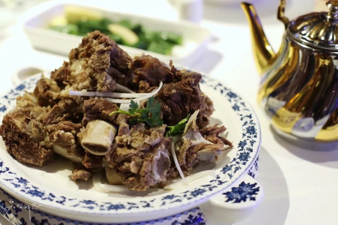 *疆新**都是荒漠戈壁?这几家高颜值餐厅,彻底颠覆你对*疆新**的概念