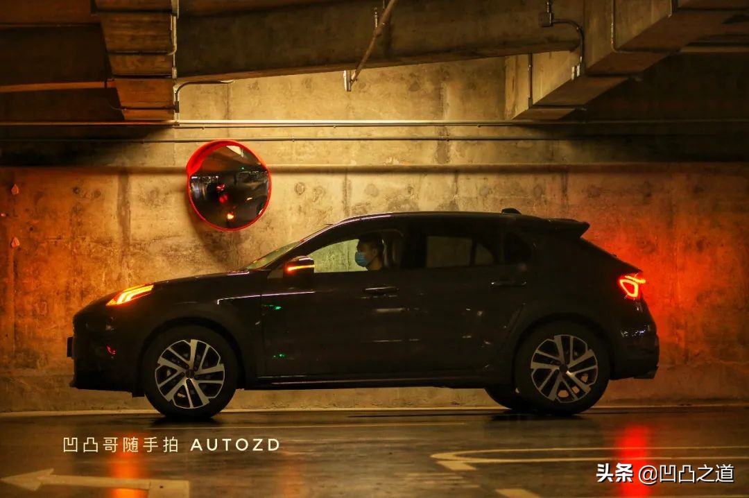 你去长沙文和友打卡，尼依格罗看云，我却在地库欣赏对立美学