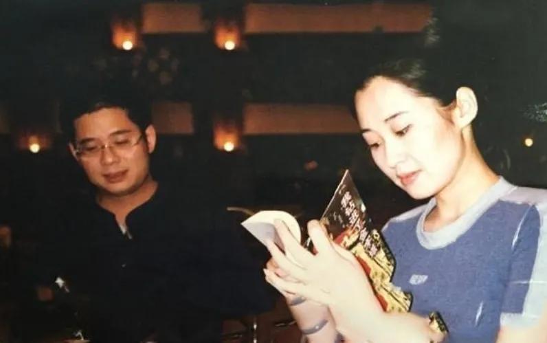 “京圈公主”猎男记：从不跟穷人恋爱，52岁为何至今未婚？