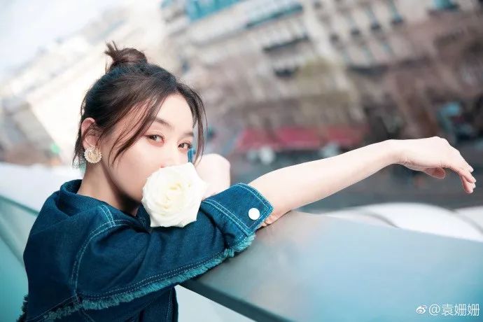 世上有两种白皮肤让你沉醉，一种是袁珊珊一种是你......