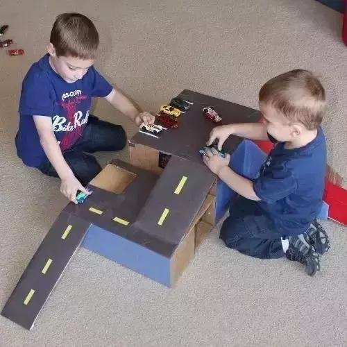 纸箱手工环创作品幼儿,纸箱环创制作大全