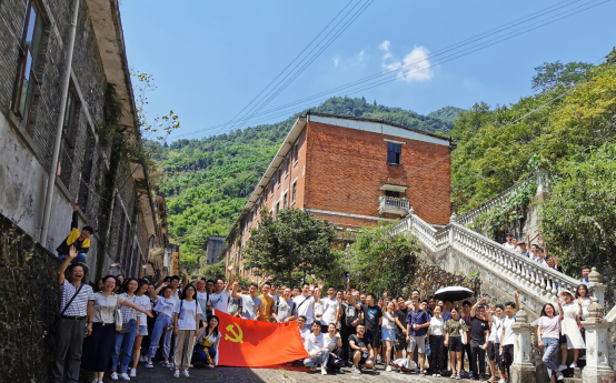 四川大山发现百年古建筑何人所建,四川深山神秘建筑