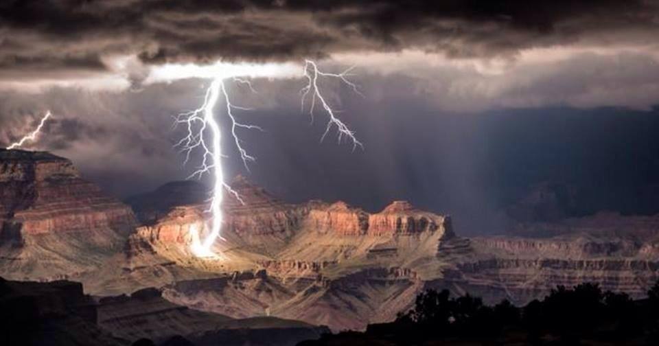 电动车被雷击中会怎样,汽车行驶中被闪电击中的几率