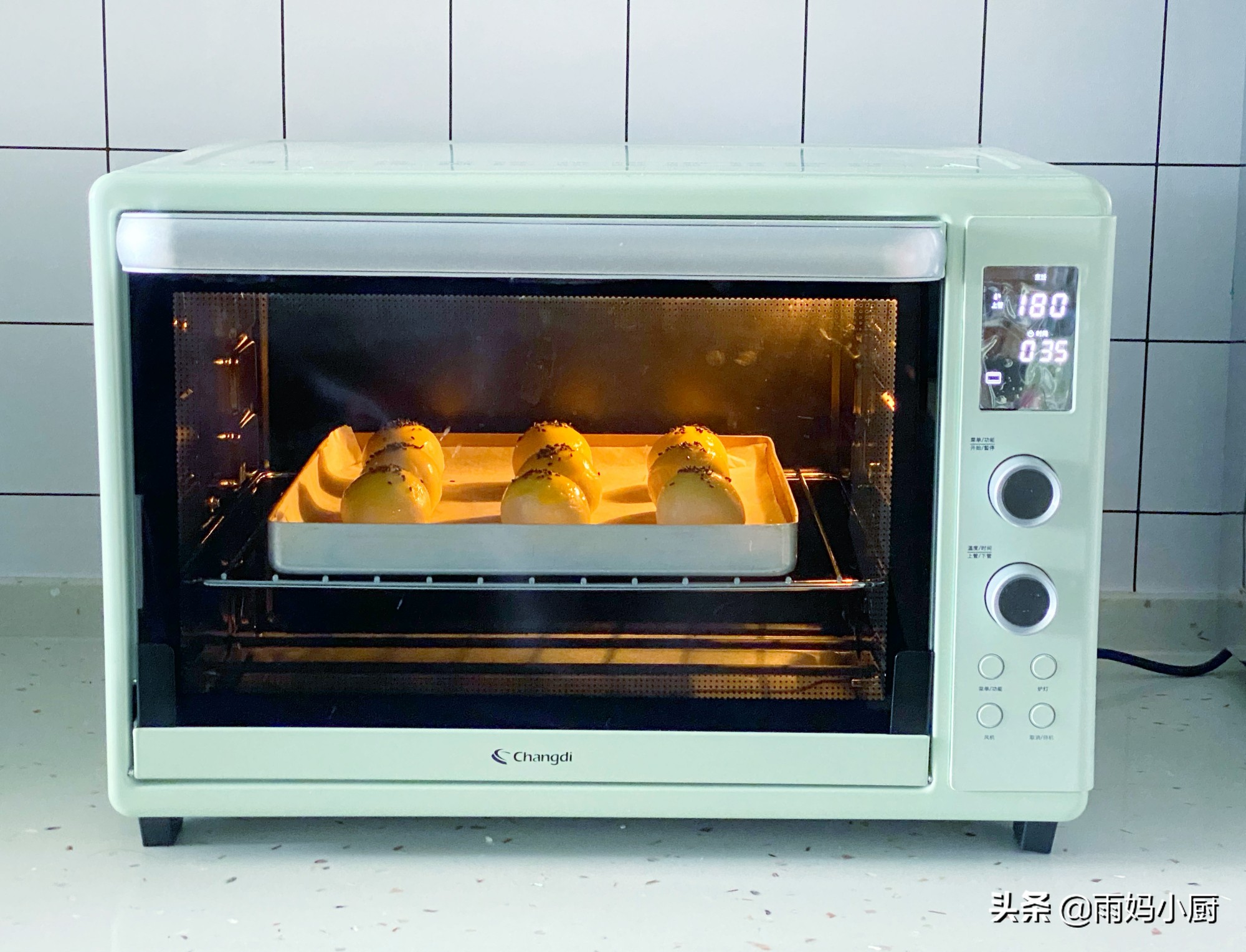 中秋节必备点心四色螺旋蛋黄酥,中秋节买不起月饼自己做蛋黄酥