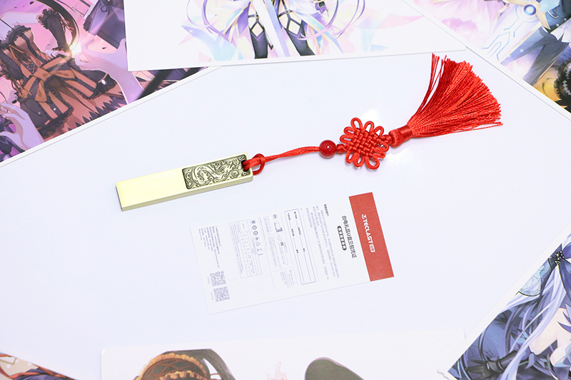 古铜外观搭龙凤雕纹，高速传输带中国结，台电龙凤呈祥U盘会玩