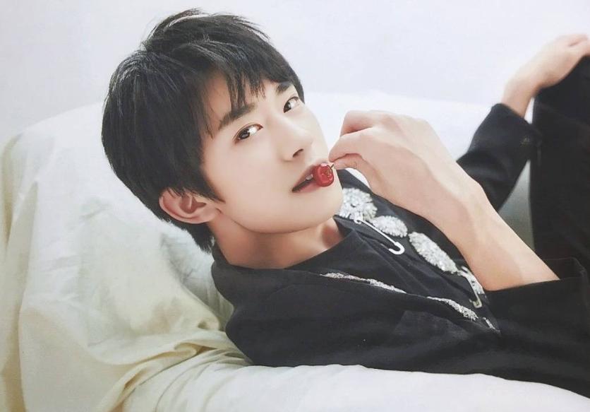 易烊千玺高考查成绩紧张到发抖,易烊千玺高考数学多少