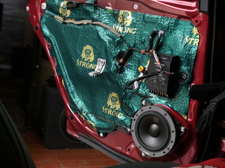 成都亚洲龙音响改装,成都丰田海狮汽车音响改装