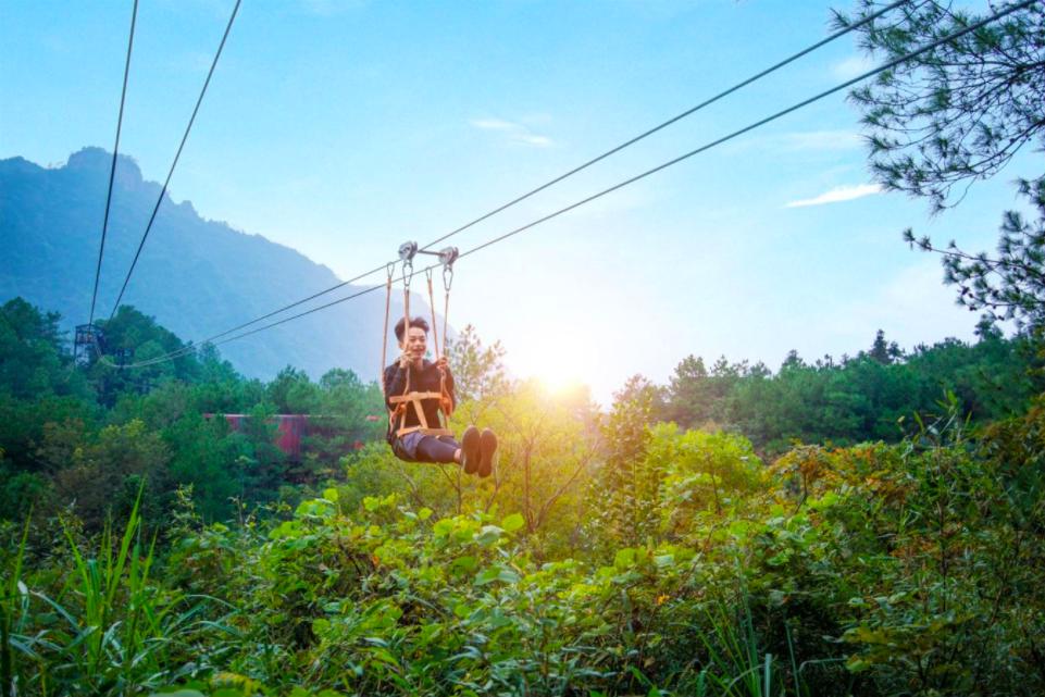 山顶云海自驾游,云海日出露营自驾游攻略