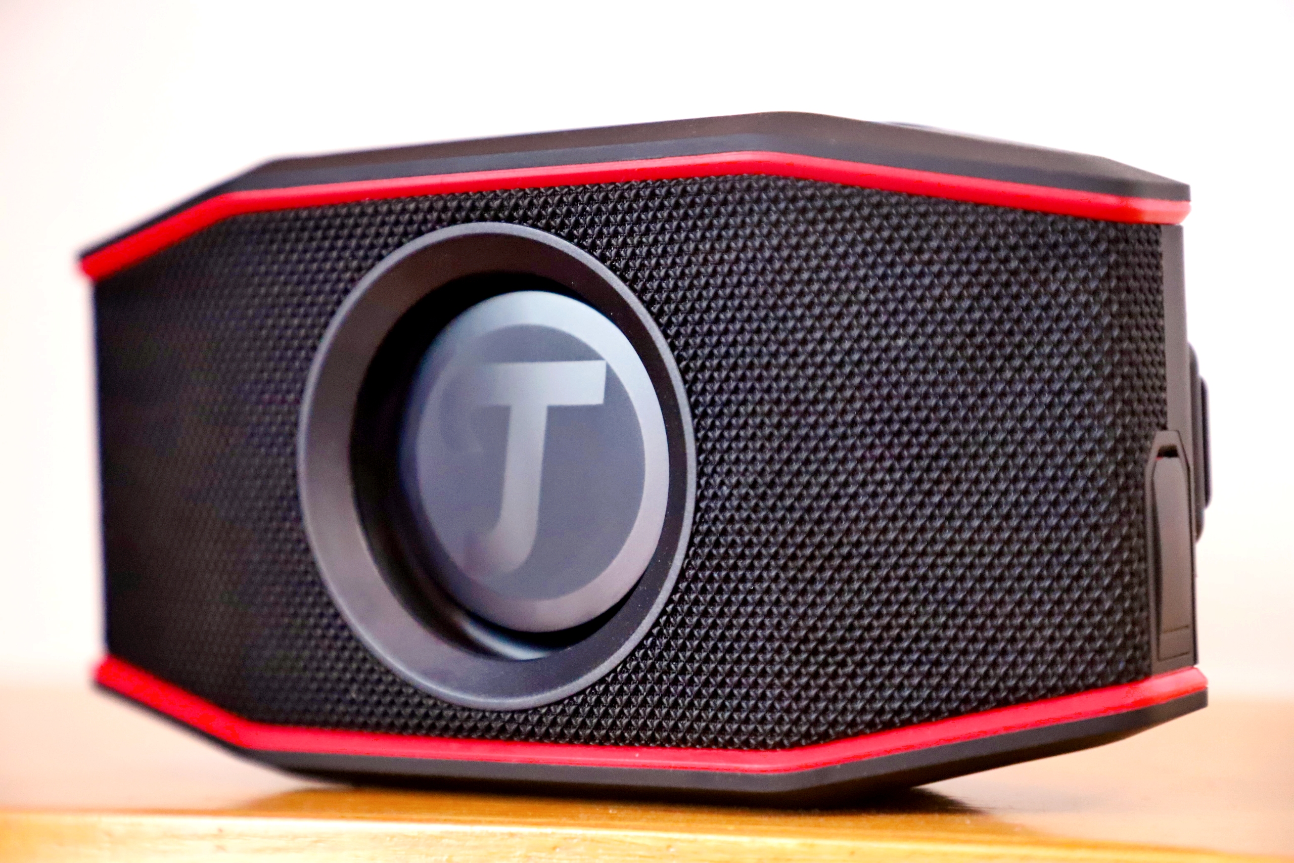 德斐尔小魔盒音质最新评测,jblflip5音箱评测和德斐尔小魔盒