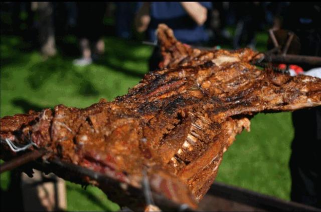 千人晚宴、体育狂欢、明星路演……玩转校园文化，尽享大学魅力！