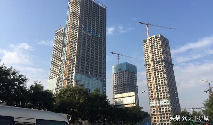 从泉城广场看济南第一高,从泉城广场看济南第一高楼