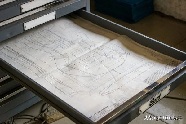 跟随帝声乐器参观世界著名吉他制造商之一Cort印度尼西亚工厂
