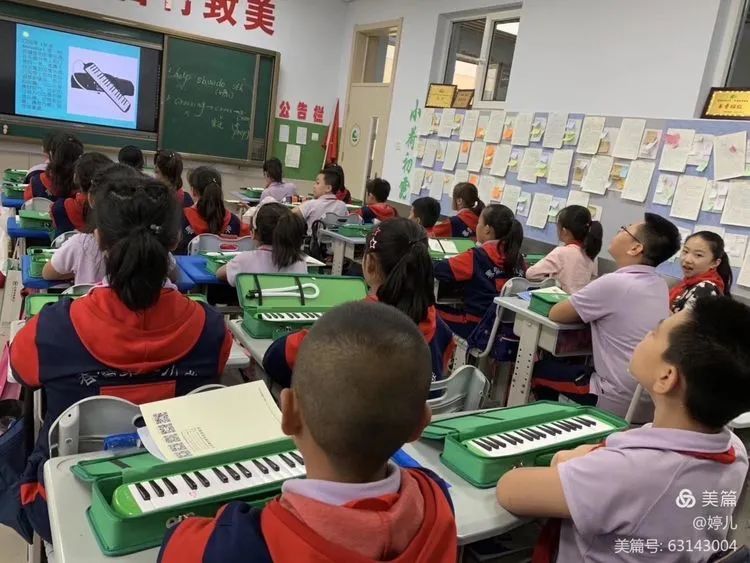 呼和浩特市新城区春蕾第一小学特色选修课之音乐“口风琴”课程