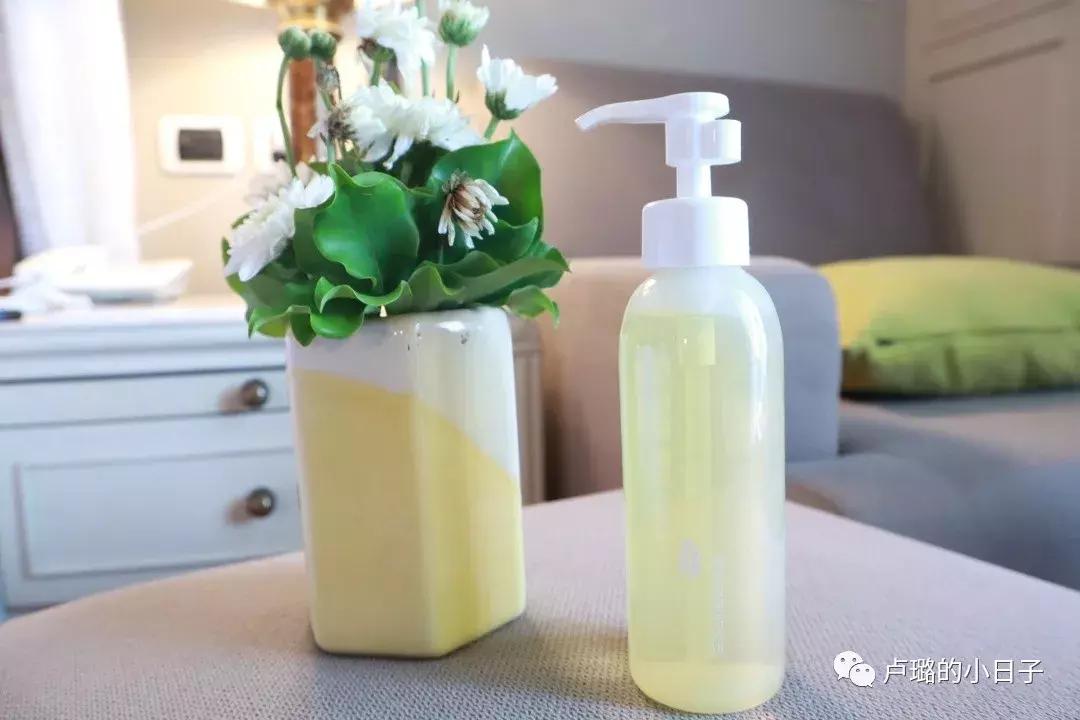 没这10样产品,我根本不敢出门!外出旅行化妆包大公开