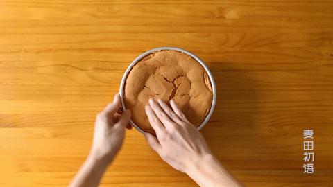 做戚风蛋糕不塌陷的秘诀是啥,戚风蛋糕如何做到不塌陷