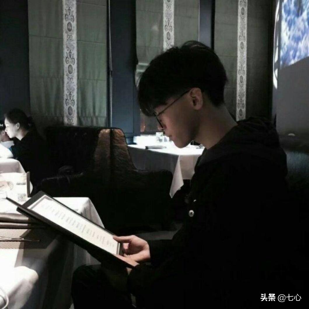 “你选的是大冒险？”“不，我选的是真心话。”——网易云热评