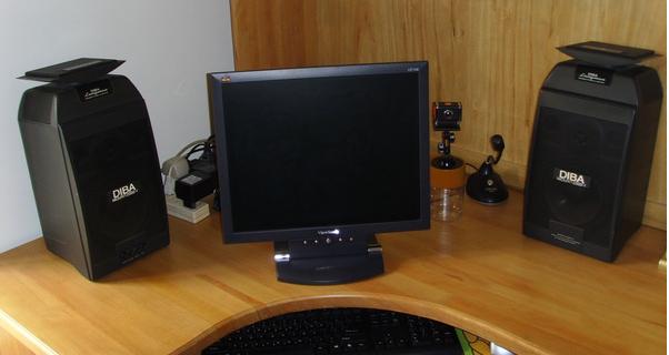 电脑显示器抖动什么原因,电脑显示器局部抖动怎么解决