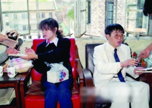 一人娶了三个老婆,棋圣聂卫平和他小23岁的妻子