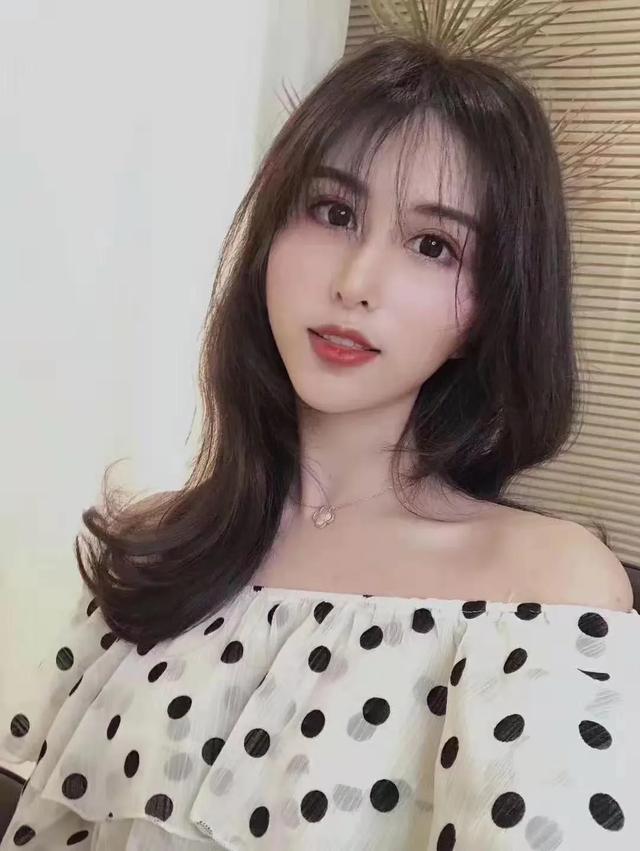 适合发际线低圆脸宽脸女生的发型,适合脸小额头窄长脸型的发型