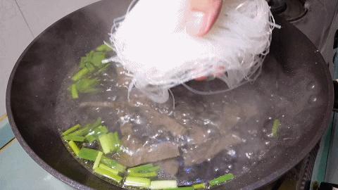 鸭血粉丝汤简单正宗做法,鸭血粉丝汤自己做