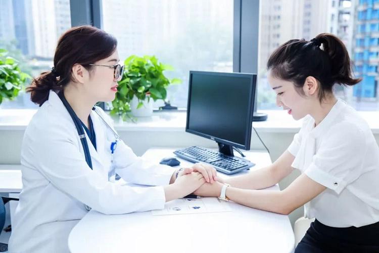 中老年人，想要远离脑血栓，却把三七当茶喝，这种认知会有损健康