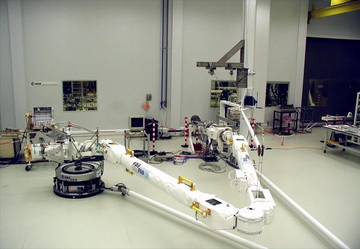 装完后发现多了两个螺丝钉,装完电脑发现多了个零件