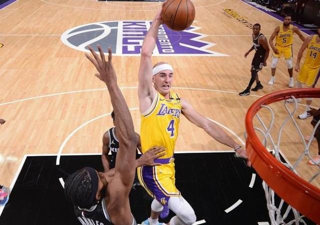 开启生涯新篇章！卡鲁索深情告别湖人队库兹马晒奇才33号球衣