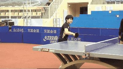 高手杀球慢动作,国手教你如何勾手发球