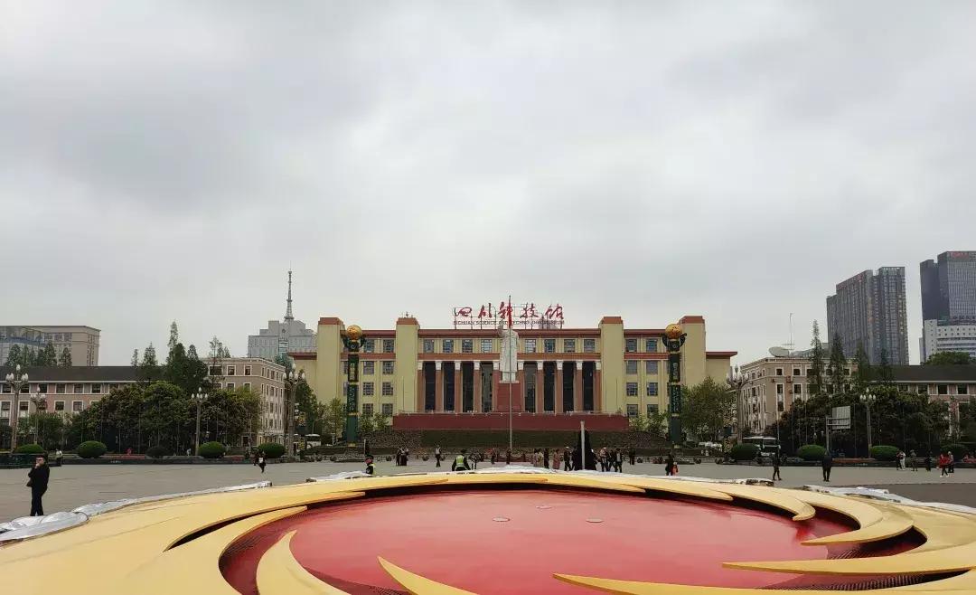 逮个成都人问成都在哪儿，没人回答得起