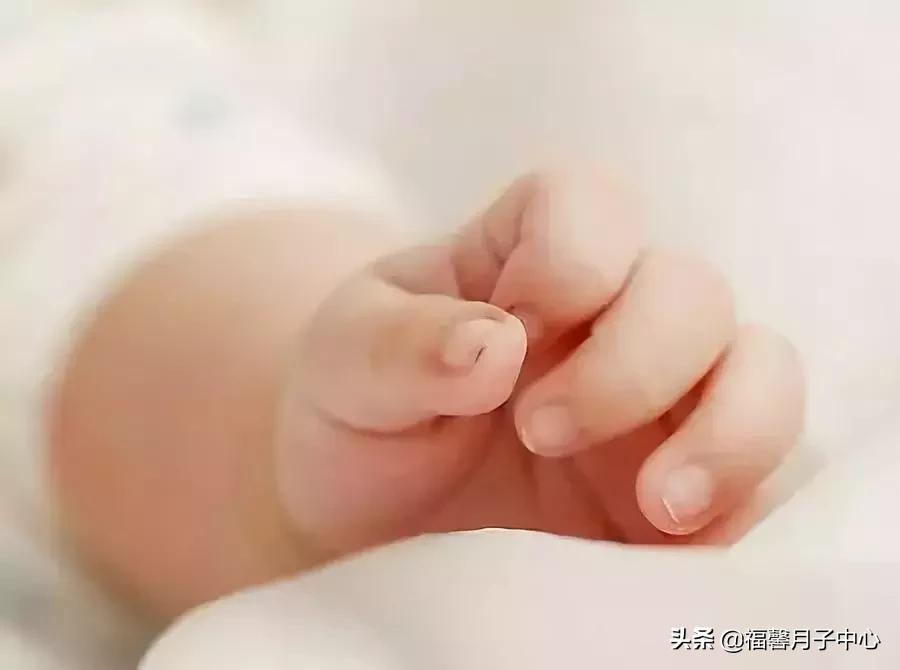 新生婴儿皮肤干脱皮,新生儿为啥脱皮