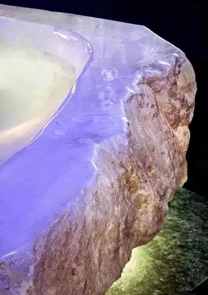 来，我请你洗澡，小编有个“价值10000000的石材浴缸”