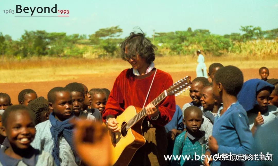 当曼德拉听了光辉岁月潸然泪下,光辉岁月回顾曼德拉一生