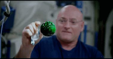 宇航员在太空中打嗝竟会酿成大祸？！放屁、吃面包都可能致命