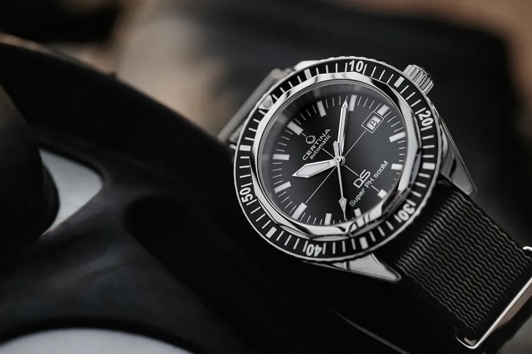 万元左右最保值的潜水表,万元内潜水表哪款最好