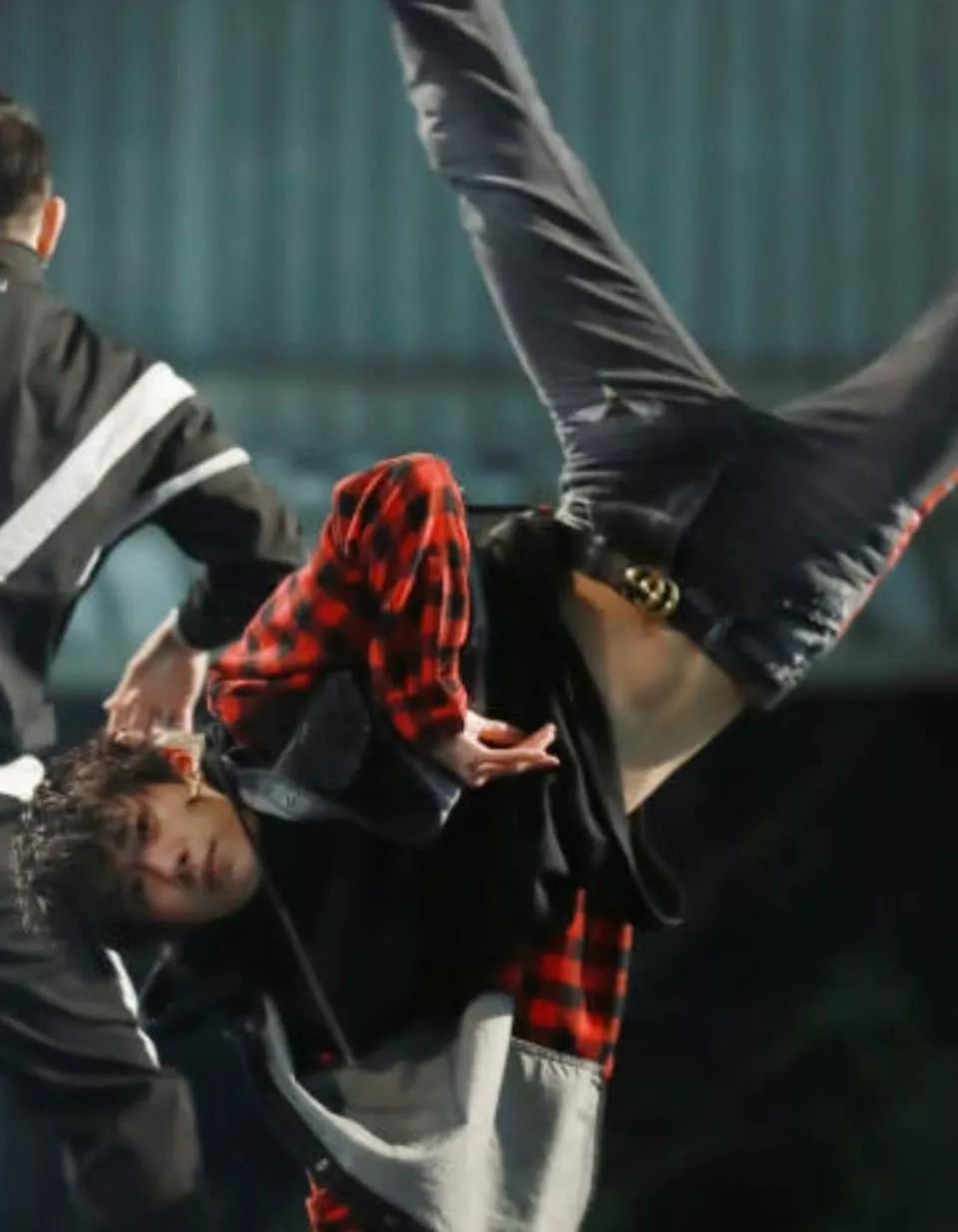 李现有没有腹肌,李现的真腹肌