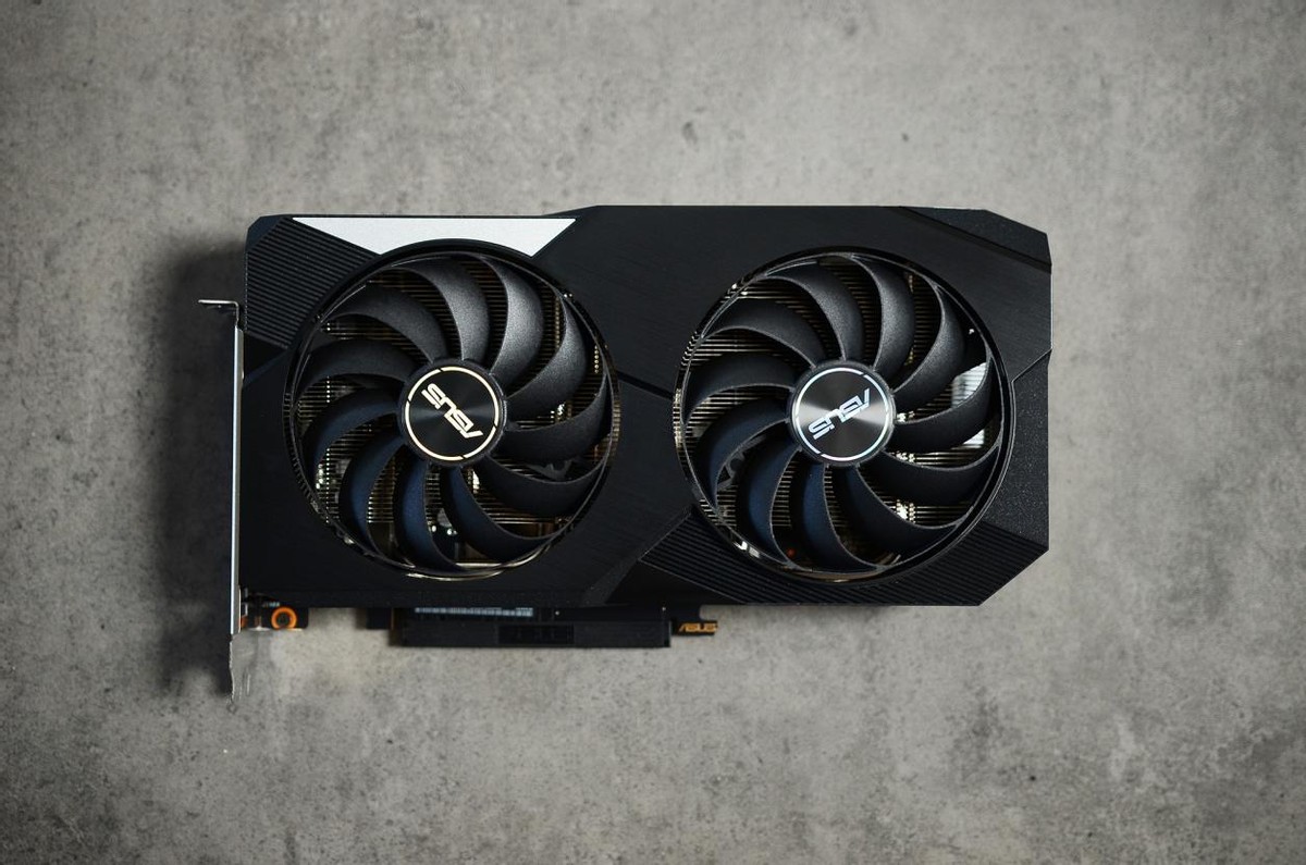 华硕RX6600显卡首发评测:上打3060下秒2060特别适合小机箱