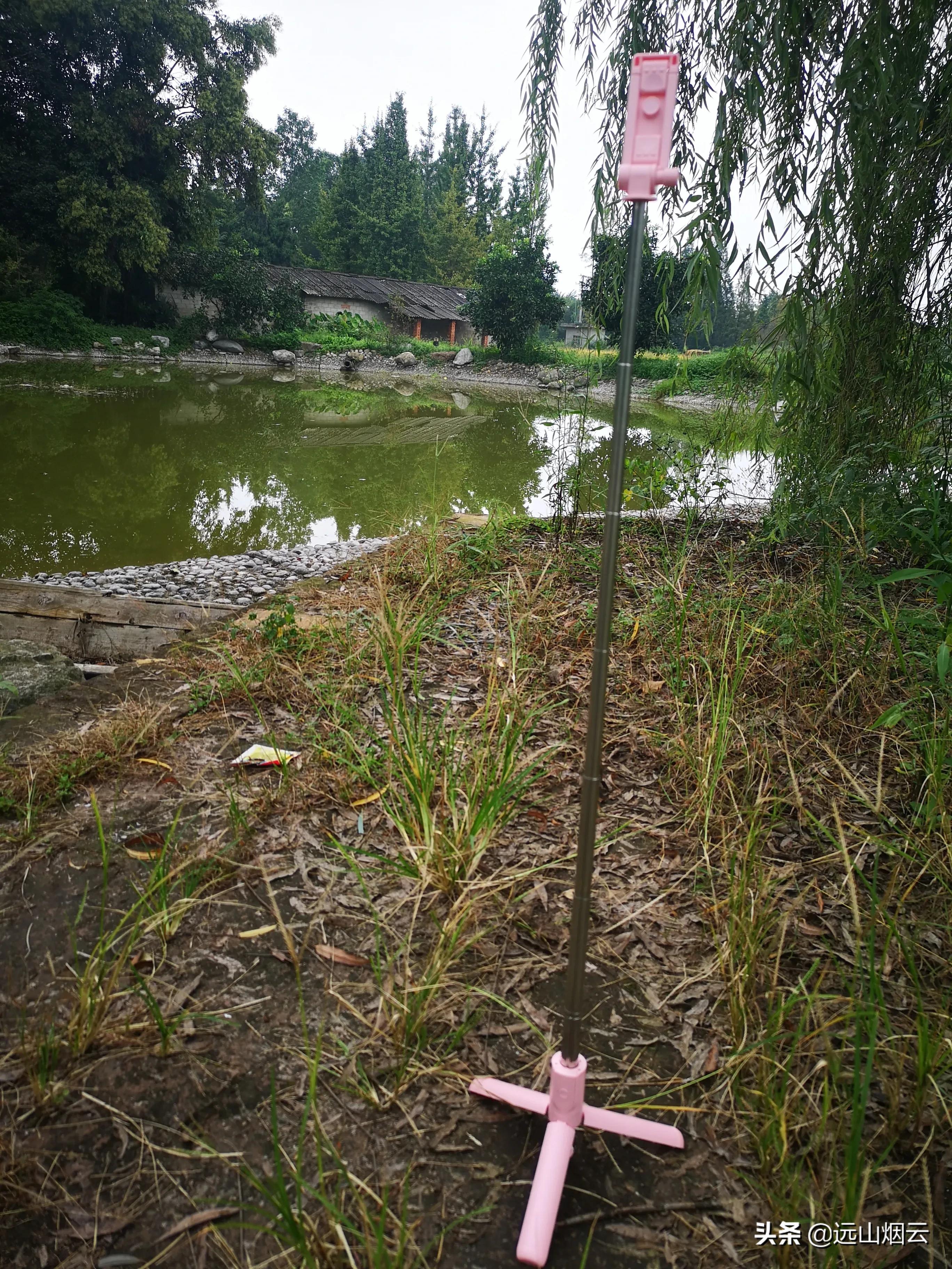 自拍杆遥控器怎么使用,手机自拍杆怎样使用