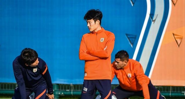 该走的没走，不该走的走了，泰山队几乎奉上所有，却难逃被骂