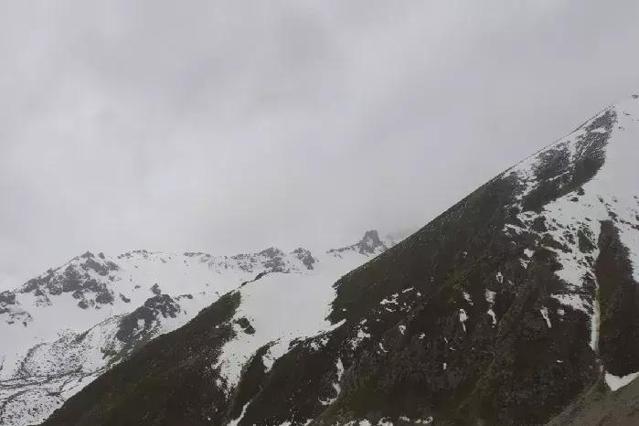 新疆天山工程兵,天山脚下工程兵纪实