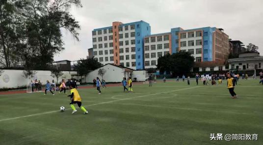 校园足球点亮绿茵梦想,成都爱成都迎大运小学生篮球比赛