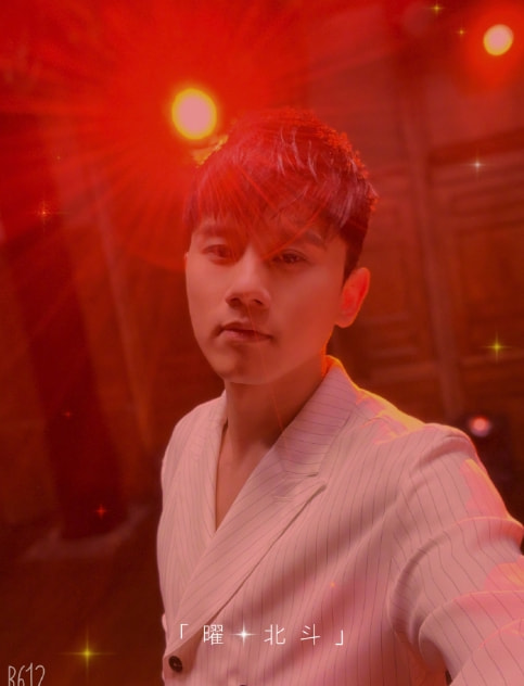 张杰演唱会受伤微博,张杰腰椎轻微骨裂