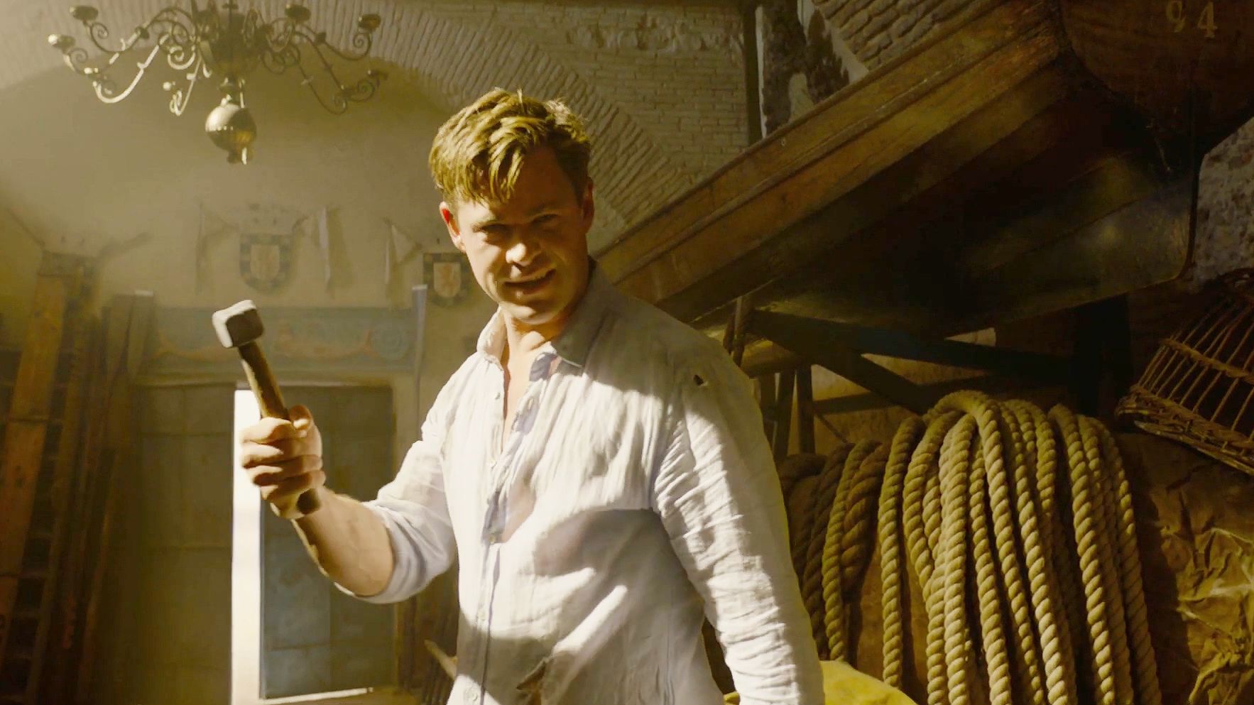 乱入的黄渤串场的雷神，玩不完的梗依旧是迭代《黑衣人》的根与魂