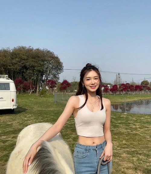 欧洲杯现场看球主播,欧洲杯美女网红