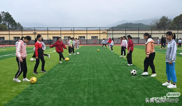 平远县足球场,梅州投资50亿的公园